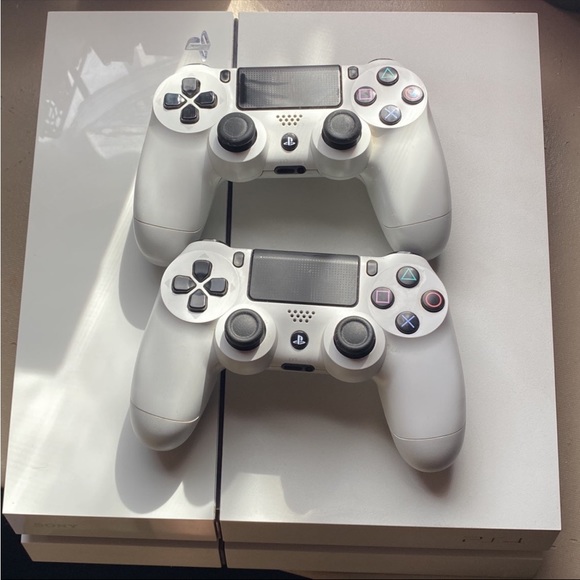 PS4 console with controllers - Picture 6 of 10